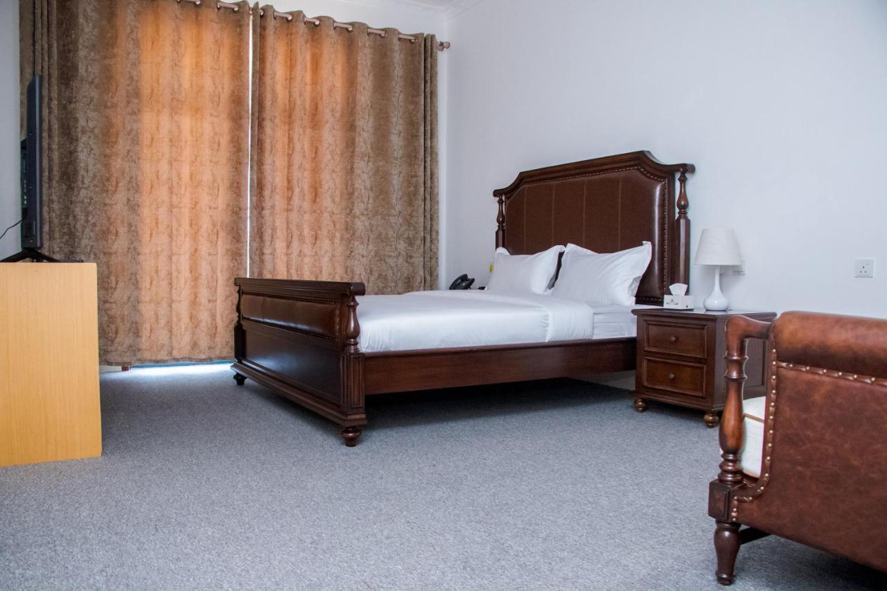 Lark Hotel Dar es Salaam Ngoại thất bức ảnh