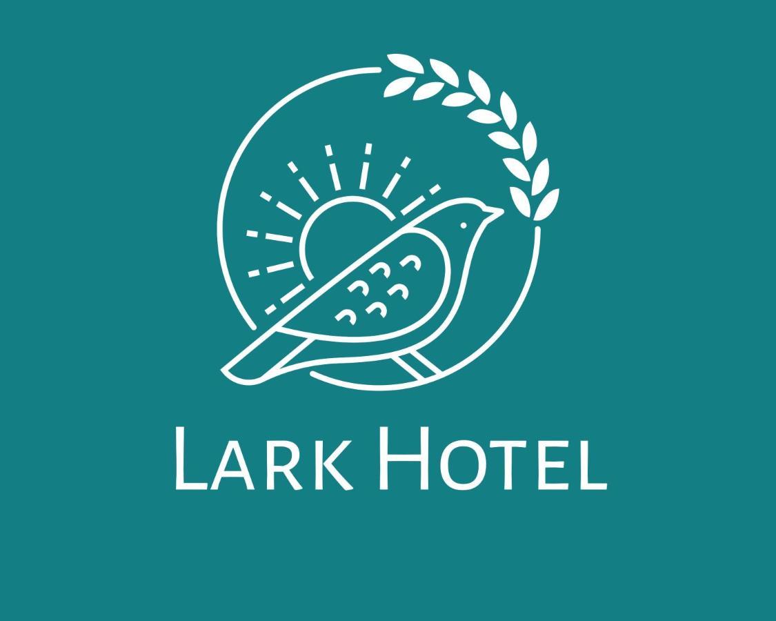 Lark Hotel Dar es Salaam Ngoại thất bức ảnh