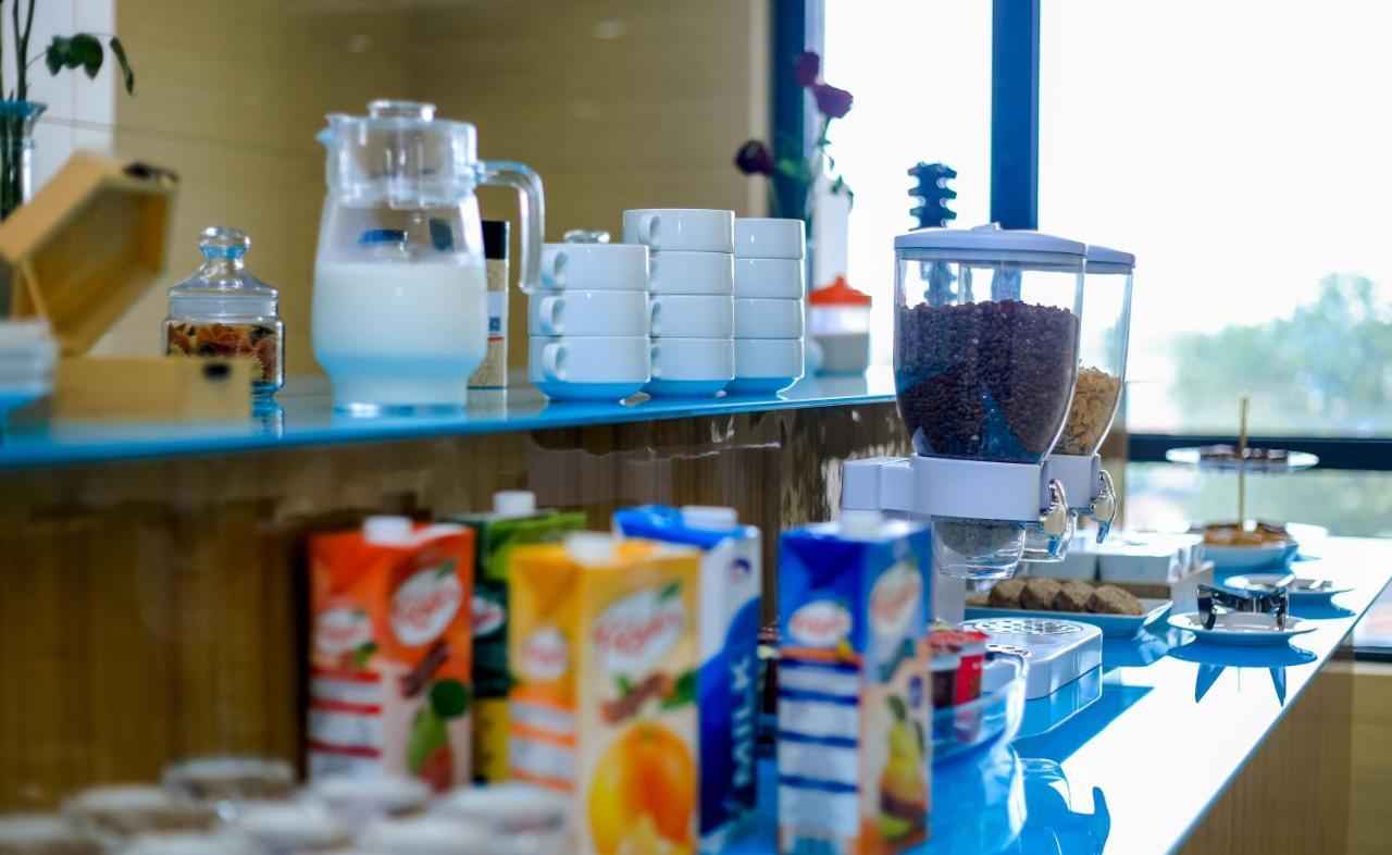 Lark Hotel Dar es Salaam Ngoại thất bức ảnh