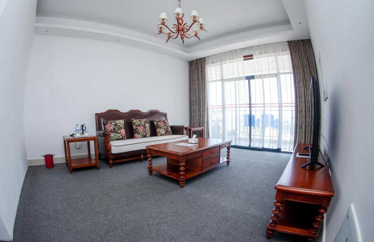 Lark Hotel Dar es Salaam Ngoại thất bức ảnh