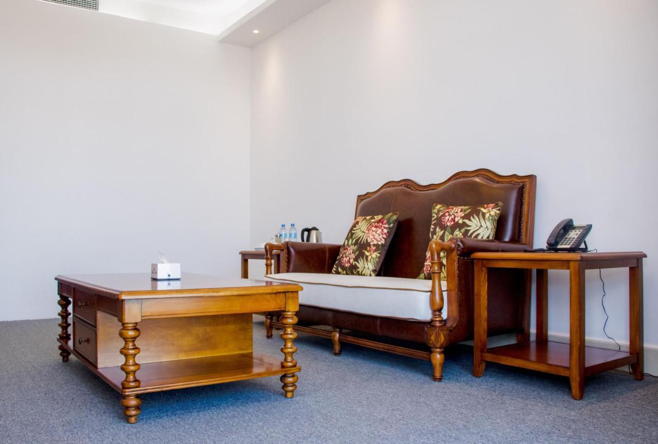 Lark Hotel Dar es Salaam Ngoại thất bức ảnh