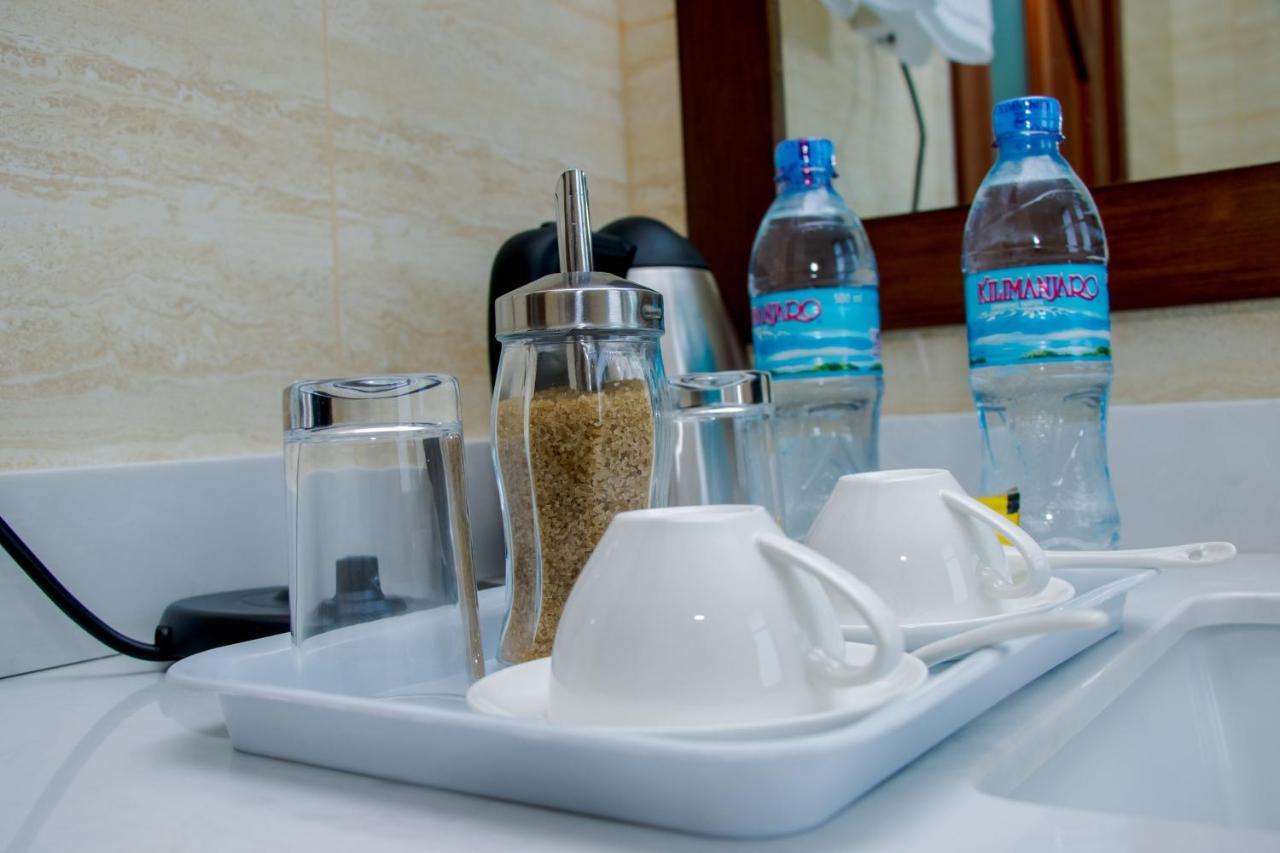 Lark Hotel Dar es Salaam Ngoại thất bức ảnh