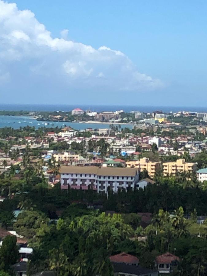 Lark Hotel Dar es Salaam Ngoại thất bức ảnh