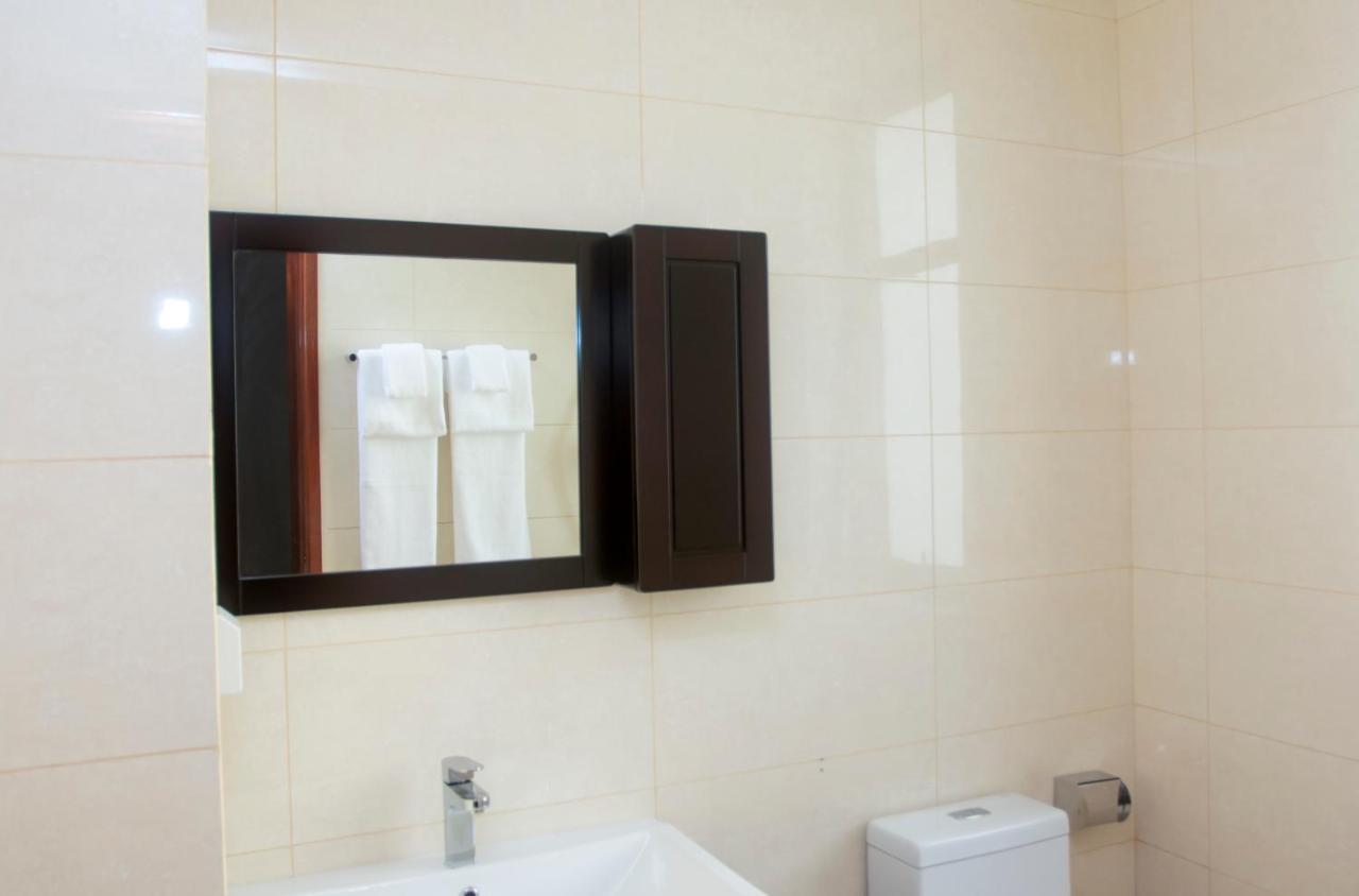 Lark Hotel Dar es Salaam Ngoại thất bức ảnh