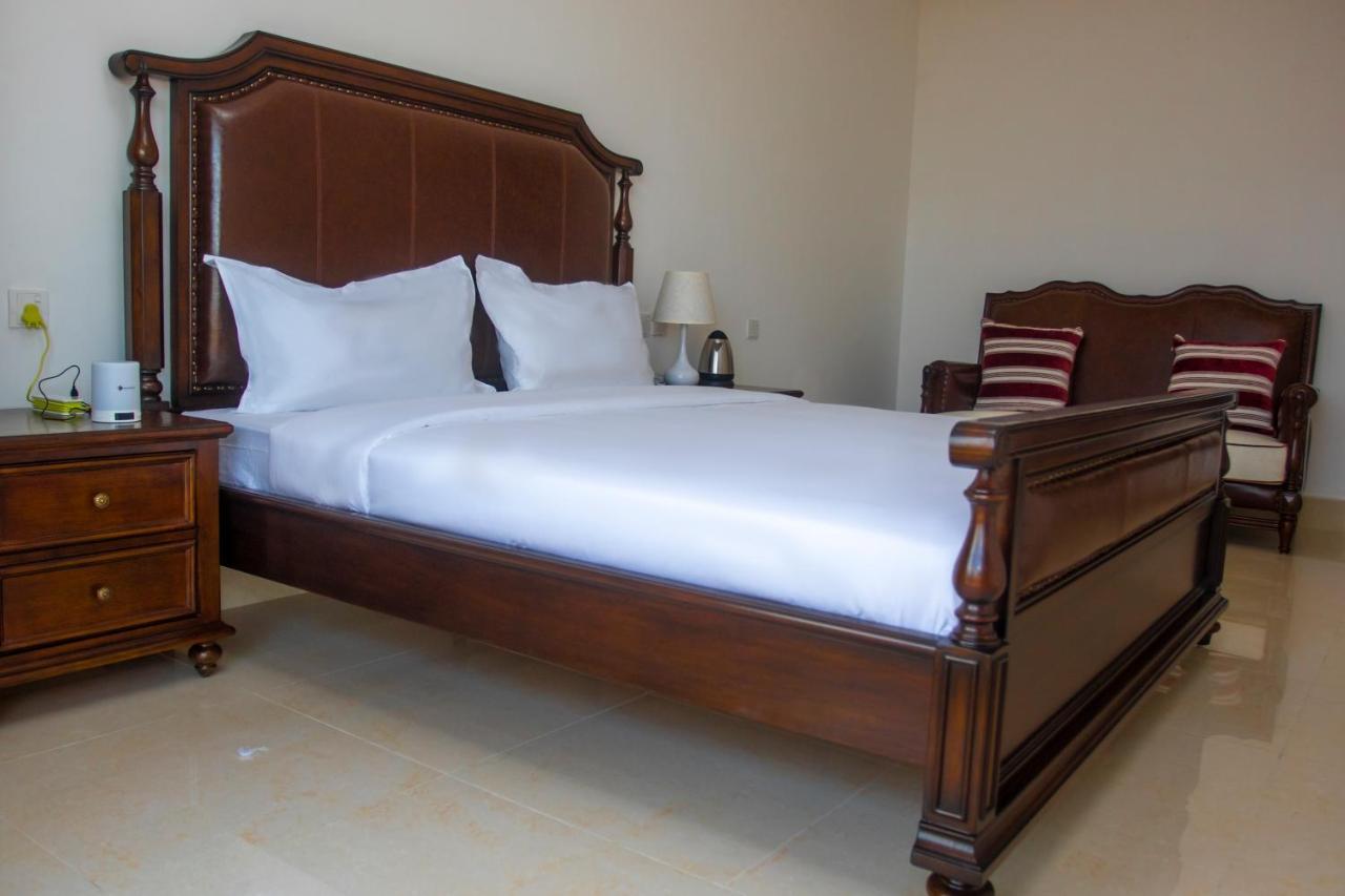 Lark Hotel Dar es Salaam Ngoại thất bức ảnh