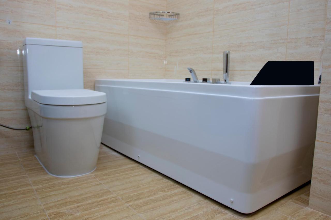 Lark Hotel Dar es Salaam Ngoại thất bức ảnh