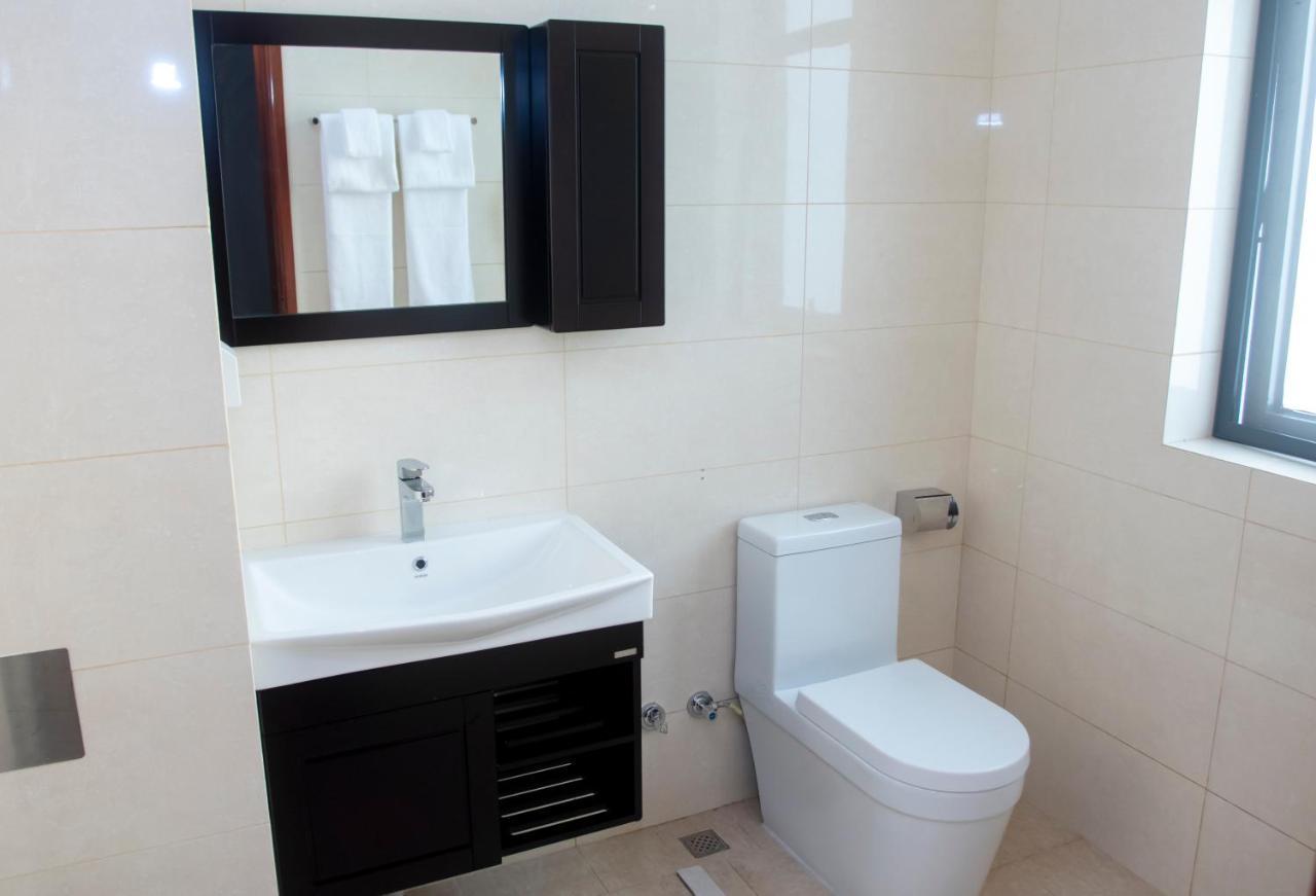 Lark Hotel Dar es Salaam Ngoại thất bức ảnh