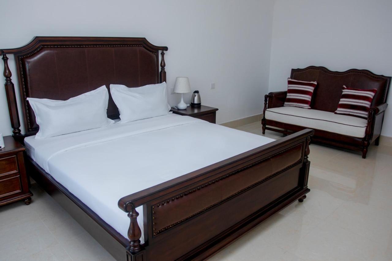 Lark Hotel Dar es Salaam Ngoại thất bức ảnh