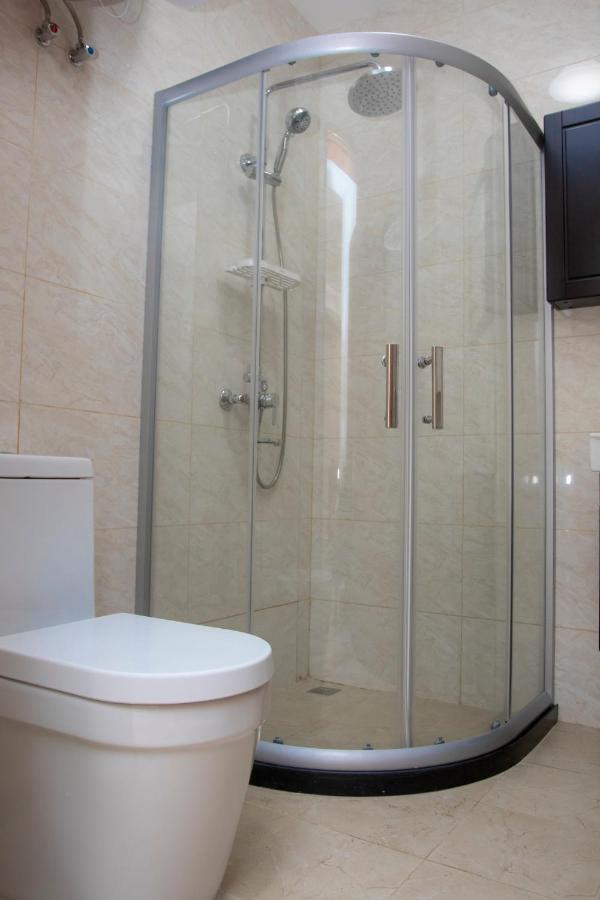 Lark Hotel Dar es Salaam Ngoại thất bức ảnh