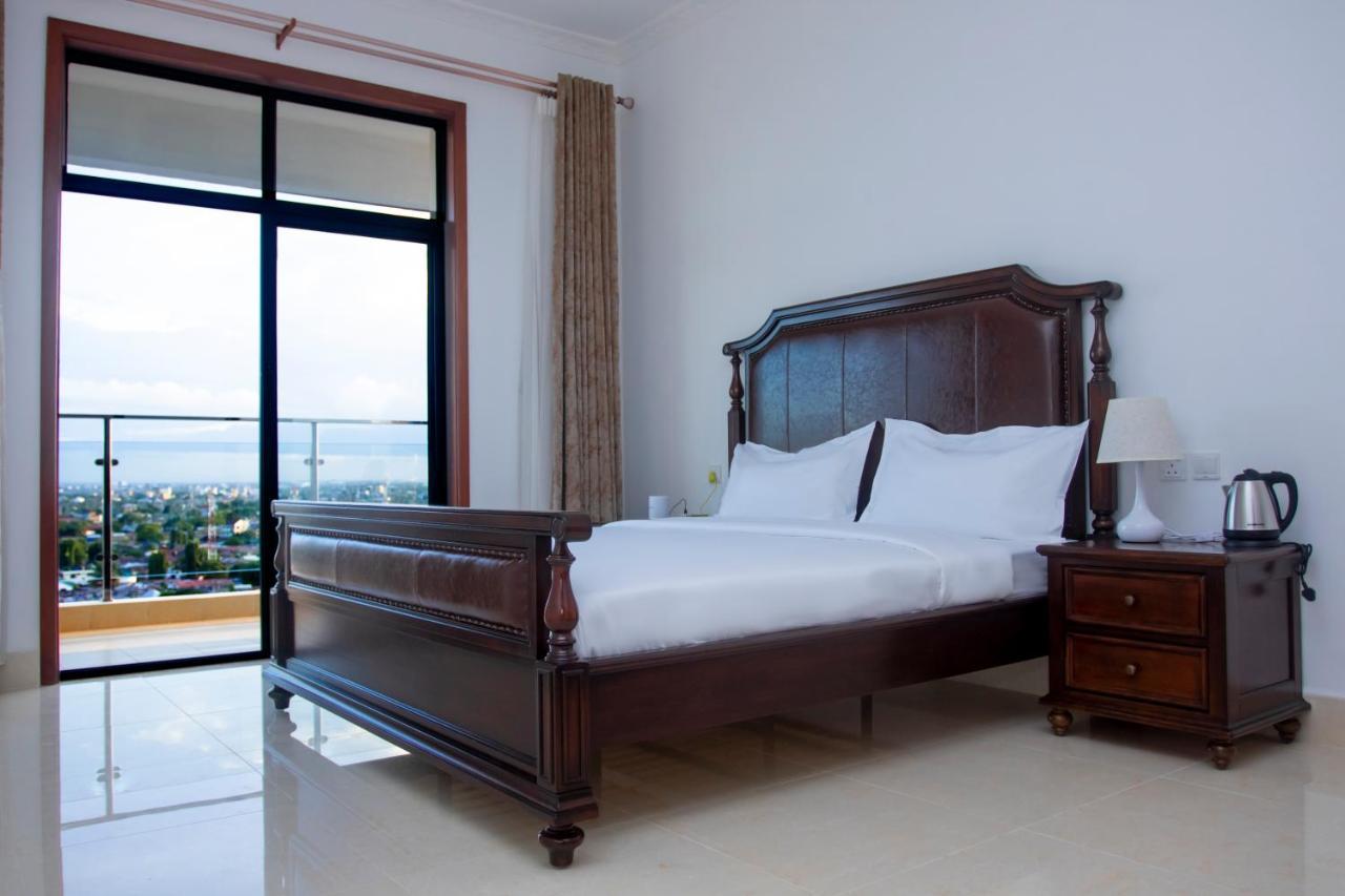 Lark Hotel Dar es Salaam Ngoại thất bức ảnh