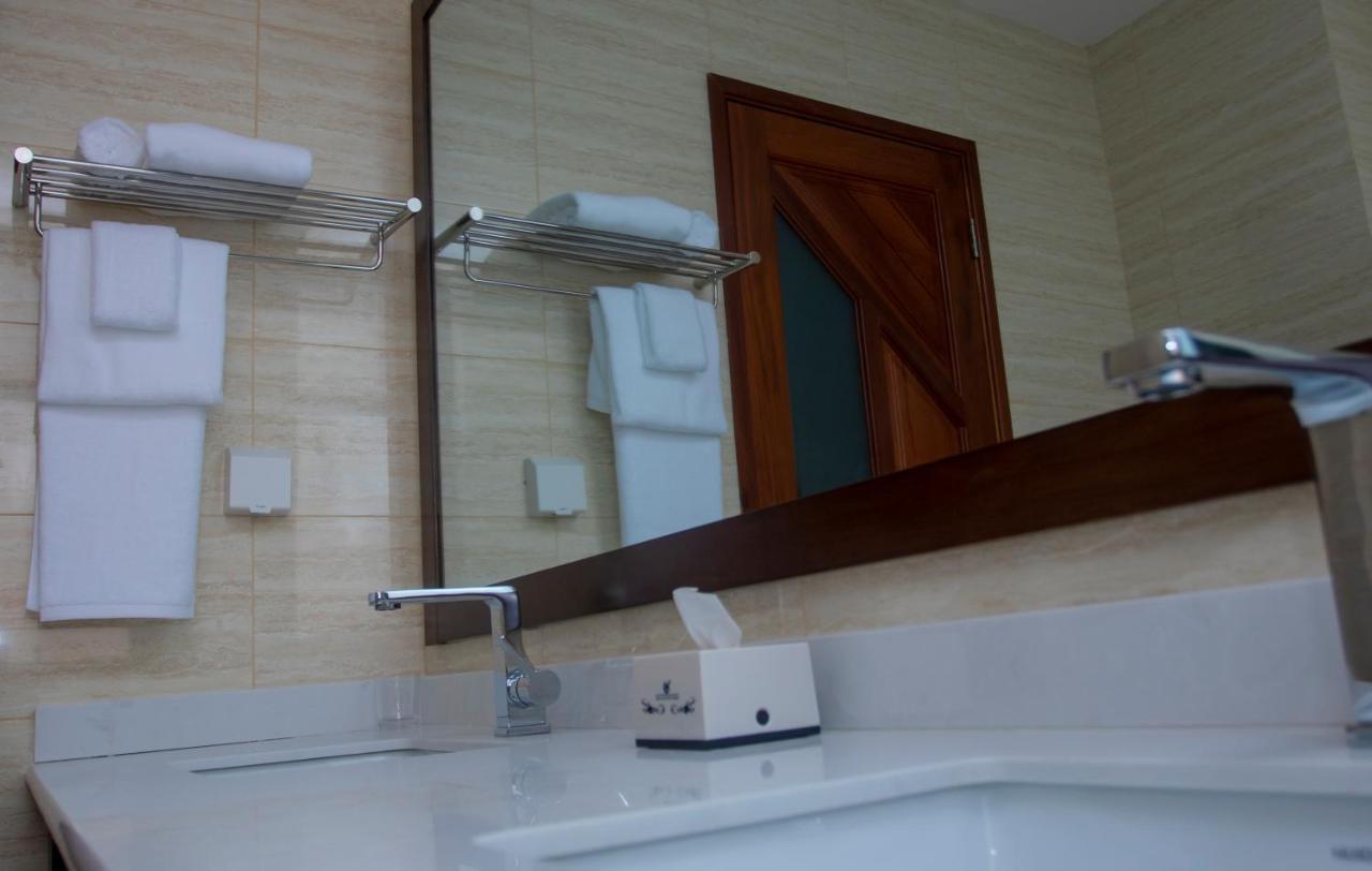 Lark Hotel Dar es Salaam Ngoại thất bức ảnh