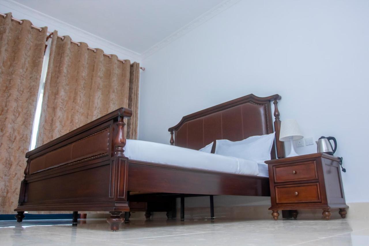 Lark Hotel Dar es Salaam Ngoại thất bức ảnh