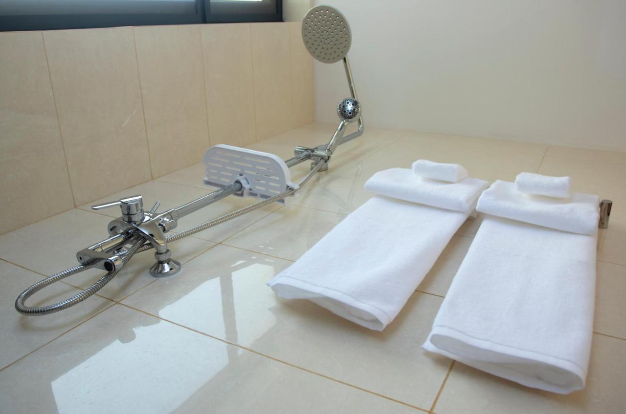 Lark Hotel Dar es Salaam Ngoại thất bức ảnh
